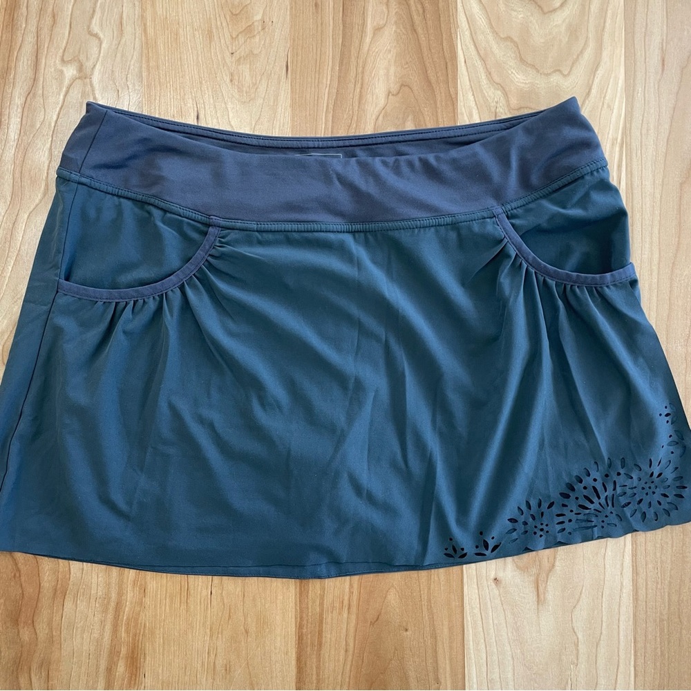 Athleta Medium Laser Cut Classic Run Skort Gray Tennis